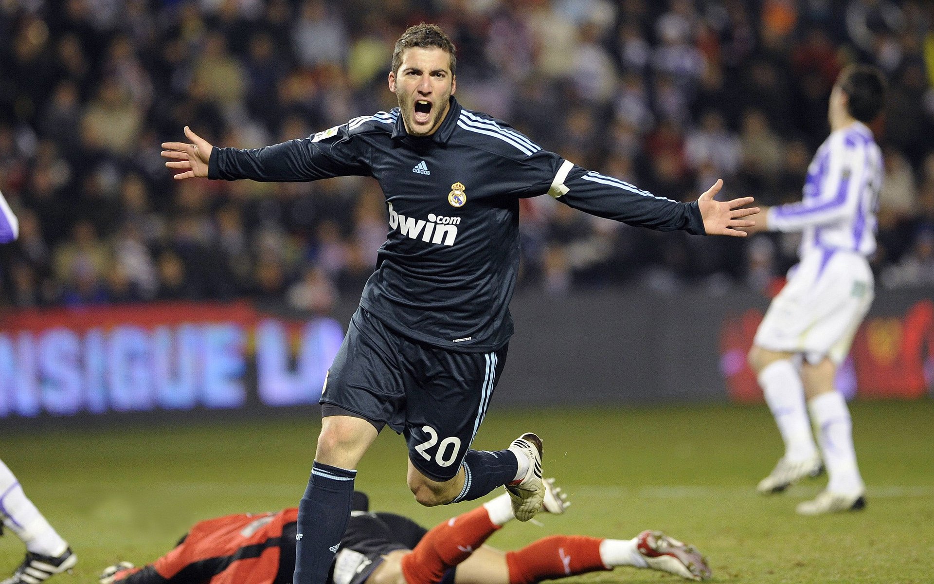 德甲激烈争夺:攻守精彩大比拼,德甲防守